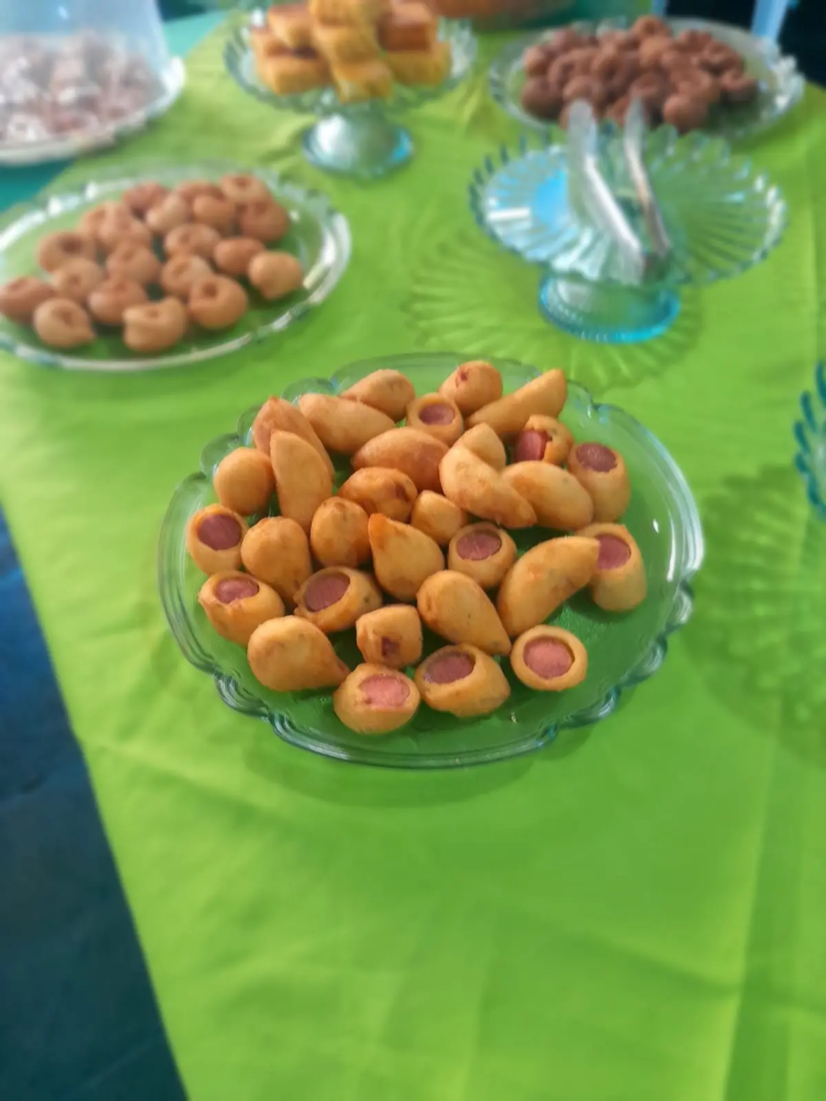 Biscoitos e docinhos caseiros servidos no café da manhã