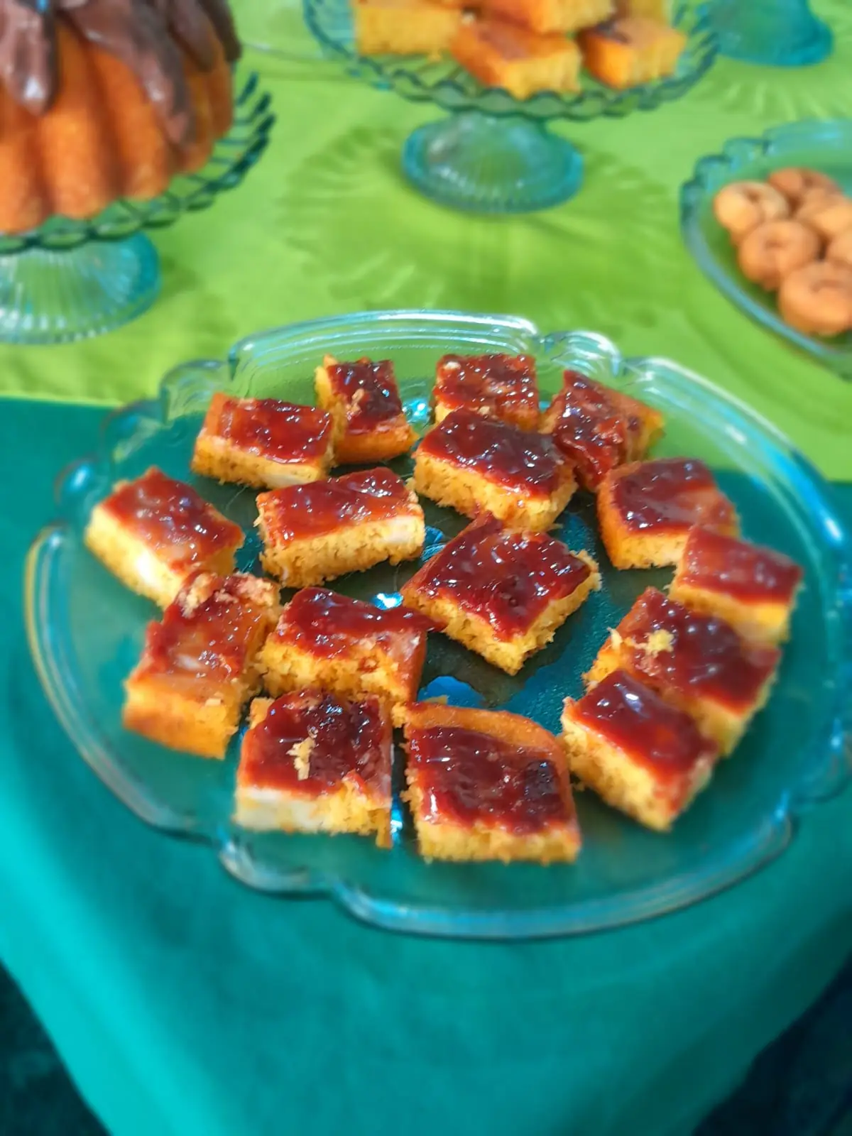Doce caseiro cortado em quadradinhos